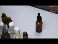 L' essence d' huile aromathérapeutique avec l' odeur de l' essence de thé vert