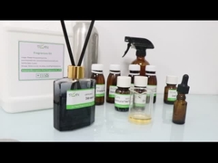 L' essence de cèdre, le parfum, l' arôme, les huiles parfumées avec échantillon gratuit.