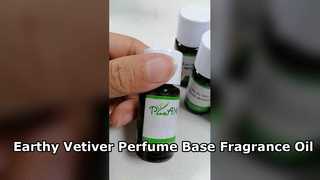 Parfum d’huile de vétiver faisant une base boisée terreuse