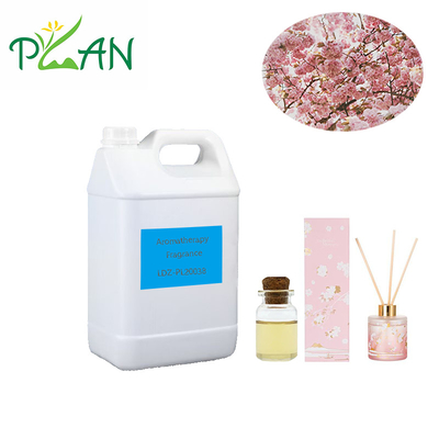 L'huile d'essence au parfum Sakura avec l'odeur de fleurs de cerisier