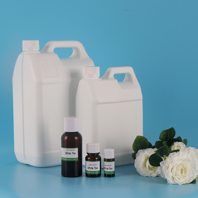 Huile essentielle liquide jaune clair ou incolore à usage quotidien