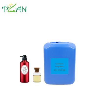 Huile parfumée à saveur de baie artificielle pour la fabrication de shampooing avec 20 ans d'expérience de fabrication pH stable 4,0 - 9,0 et durée de conservation 36 mois